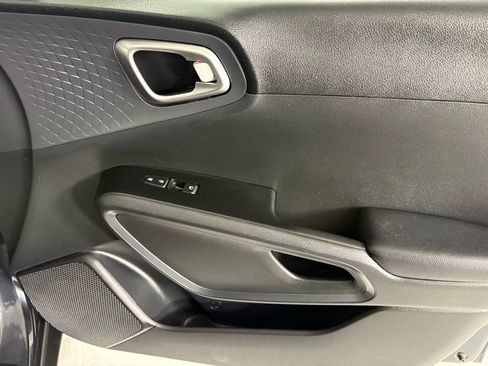 Used 2020 Kia Soul S FWD image 12