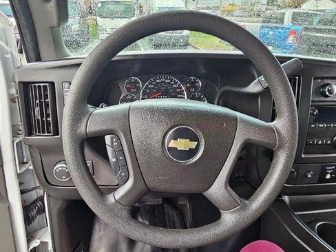 Used 2017 Chevrolet Express 2500 RWD image 9
