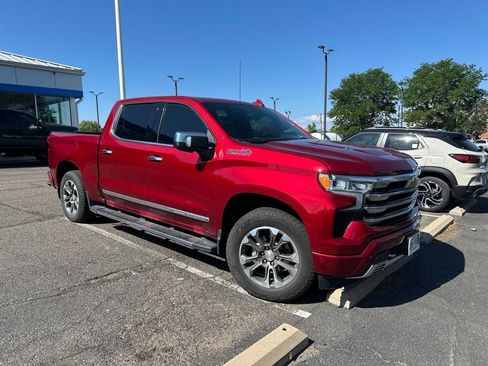 Used 2025 Chevrolet Silverado 1500 High Country w/ Technology Package AWD/4WD image 2