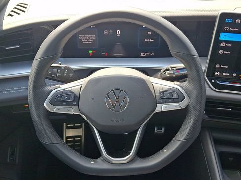 Used 2025 Volkswagen Tiguan SE R-Line AWD/4WD image 19