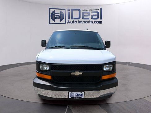 Used 2017 Chevrolet Express 3500 RWD image 8