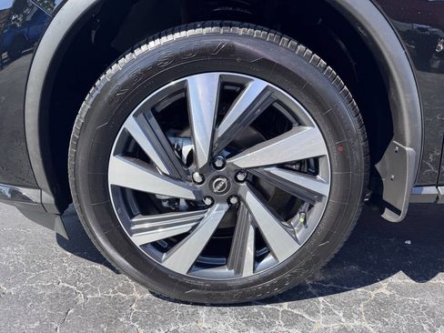Used 2023 Nissan Murano SV w/ SV Midnight Edition Package image 12