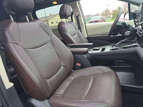 Used 2022 Toyota Sienna Platinum image 16