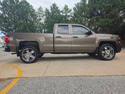 Used 2015 Chevrolet Silverado 1500 W/T RWD image 3