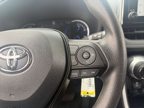 Certified 2024 Toyota RAV4 LE AWD/4WD image 19