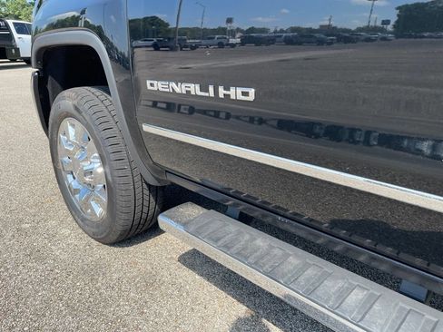 Used 2019 GMC Sierra 2500 Denali AWD/4WD image 13