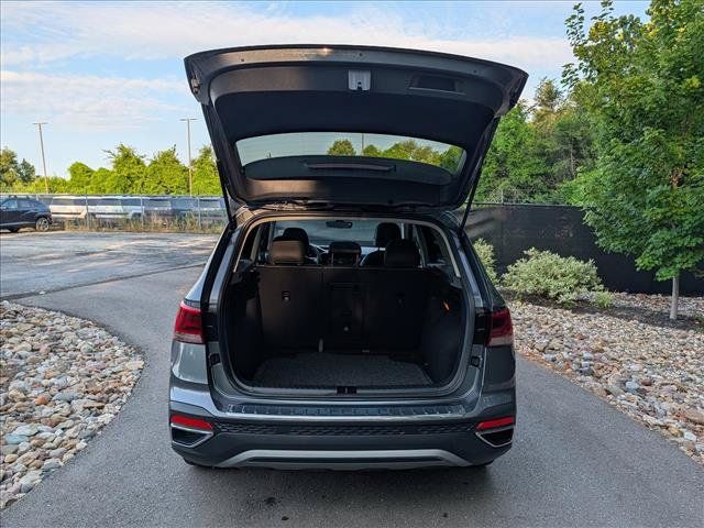 Certified 2023 Volkswagen Taos SE w/ Panoramic Sunroof Package FWD image 20