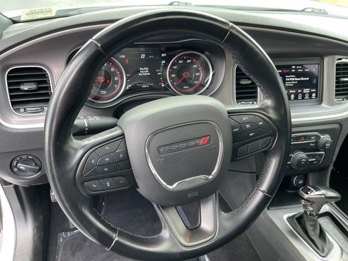 Used 2022 Dodge Charger SXT RWD image 17