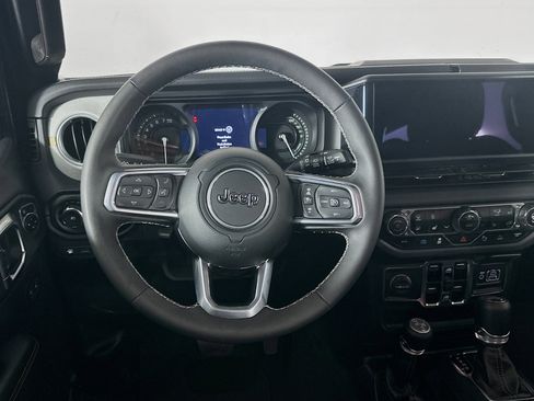 Used 2025 Jeep Wrangler Sahara w/ Safety Group image 17