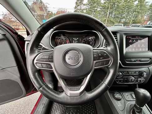 Used 2020 Jeep Cherokee Latitude Plus w/ Cold Weather Group AWD/4WD image 28