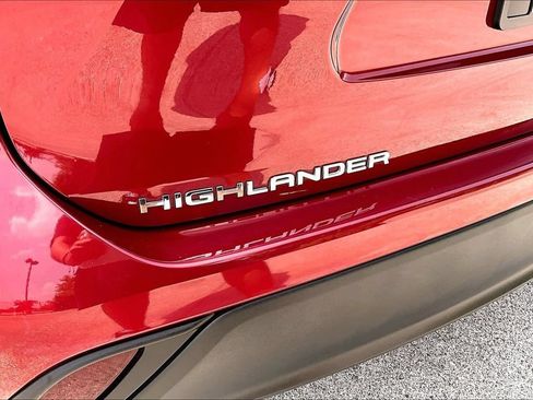 Used 2022 Toyota Highlander XLE FWD image 8