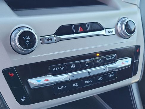 Used 2022 Ford Explorer XLT w/ Equipment Group 202A image 21