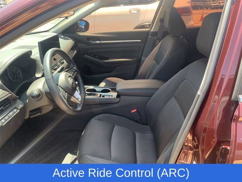 Used 2023 Nissan Altima 2.5 SV w/ SV Premium Package FWD image 5