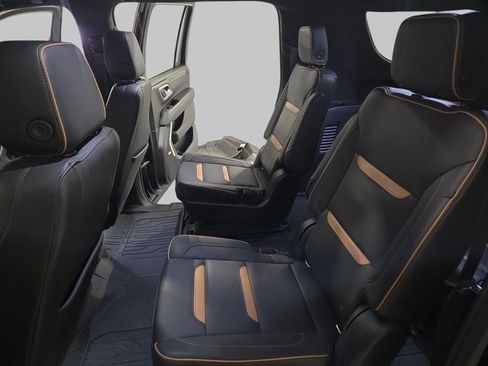 Used 2021 GMC Yukon XL AT4 w/ Technology Package image 17