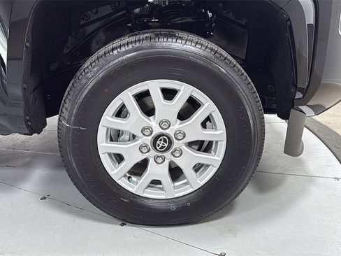 Certified 2025 Toyota Tacoma SR5 image 21