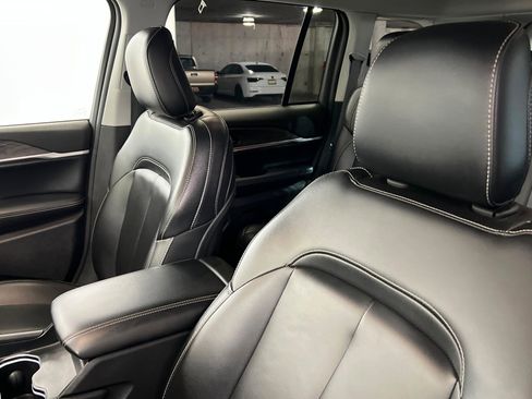 Used 2024 Jeep Grand Cherokee Limited AWD/4WD image 16