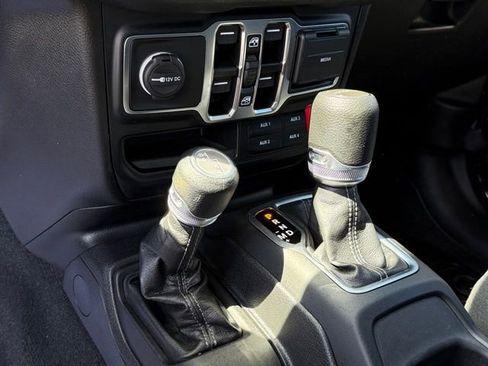 Used 2024 Jeep Gladiator Sport AWD/4WD image 22