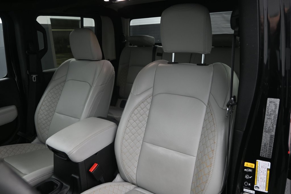 Used 2023 Jeep Gladiator Overland AWD/4WD image 13