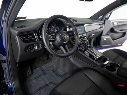 Used 2025 Porsche Macan image 15