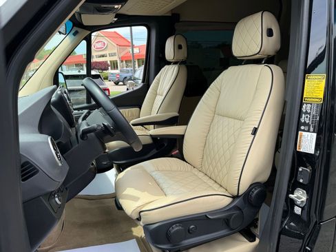 Used 2020 Mercedes-Benz Sprinter 3500 image 2