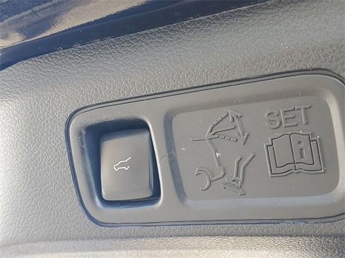 Used 2021 Ford Expedition Limited image 8