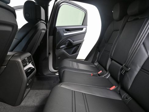 Certified 2026 Porsche Cayenne Coupe AWD/4WD image 16