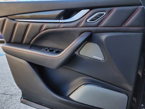 Used 2022 Maserati Levante Trofeo image 20