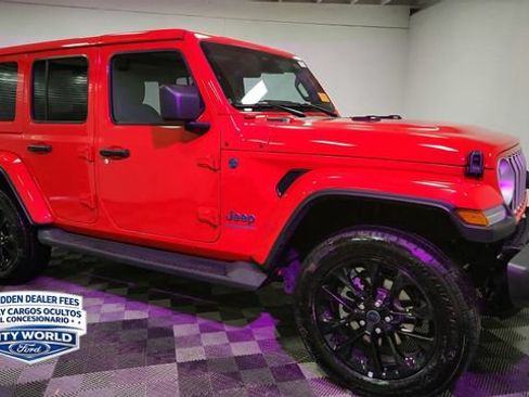 Used 2025 Jeep Wrangler Unlimited Sahara AWD/4WD image 8