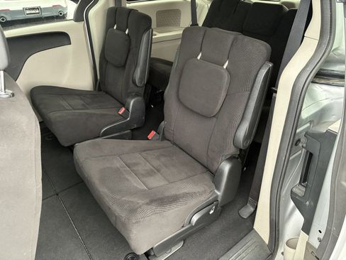Used 2012 Dodge Grand Caravan SE image 13