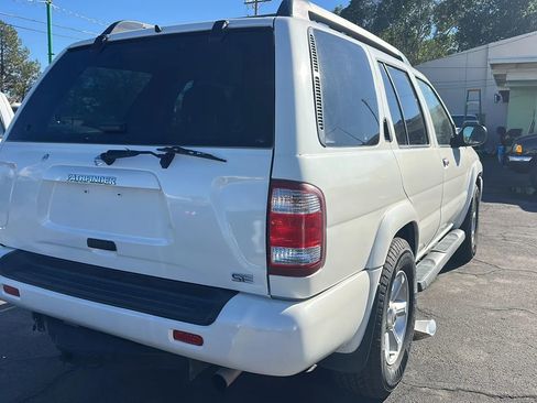 Used 2003 Nissan Pathfinder SE AWD/4WD image 2