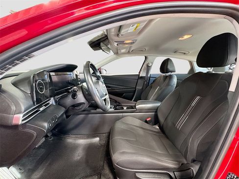 Used 2021 Hyundai Elantra SEL w/ Convenience Package image 12