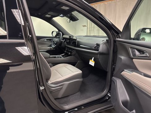 New 2026 Chevrolet Traverse LT w/ Sun and Wheel Package image 16