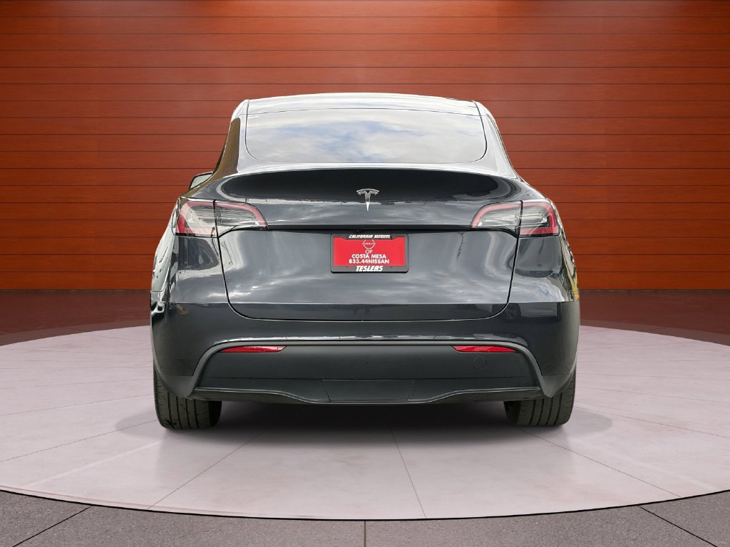 Used 2024 Tesla Model Y 2WD image 3