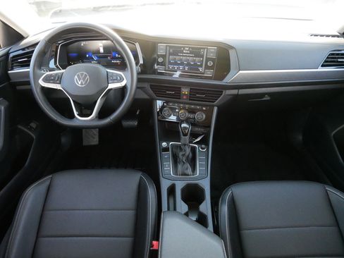 Certified 2023 Volkswagen Jetta SE image 10