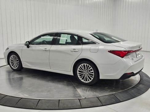 Used 2022 Toyota Avalon Limited image 30