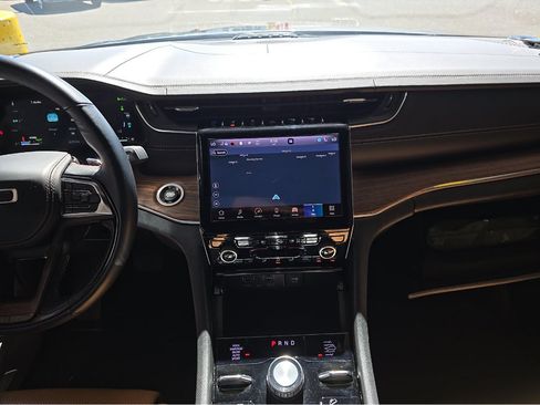 Used 2022 Jeep Grand Cherokee Summit AWD/4WD image 4