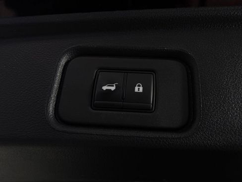 Used 2025 Nissan Pathfinder SV FWD image 28