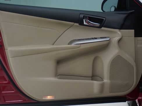 Used 2014 Toyota Camry XLE w/ Leather Package FWD image 13