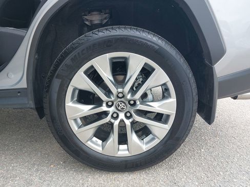 Used 2025 Toyota RAV4 Limited FWD image 34