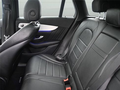 Used 2021 Mercedes-Benz GLC 300 4MATIC image 11