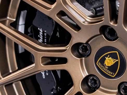 Used 2024 Lamborghini Huracan Sterrato image 9