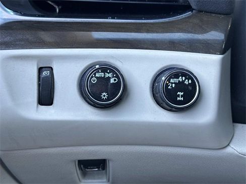 Used 2018 Cadillac Escalade ESV Premium Luxury image 22