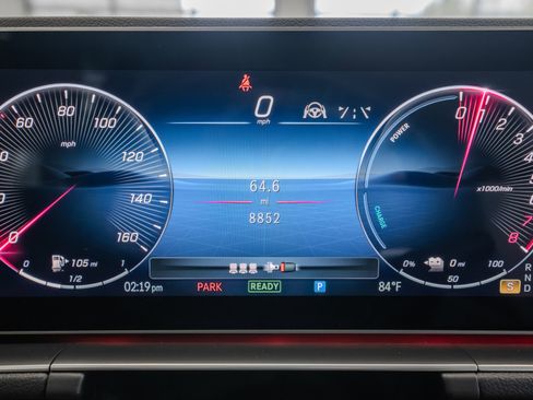 Certified 2025 Mercedes-Benz GLE 450e 4MATIC w/ Driver Assistance Package image 9