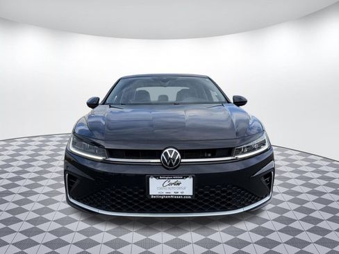 Used 2025 Volkswagen Jetta SE FWD image 2