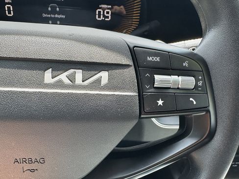 Used 2025 Kia K4 LXS image 24