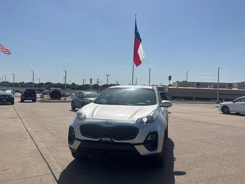 Used 2020 Kia Sportage LX AWD/4WD image 6