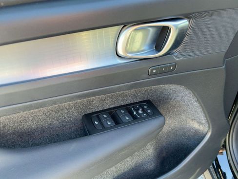 Certified 2022 Volvo XC40 T5 Momentum image 13