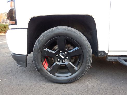 Used 2018 Chevrolet Silverado 1500 LT w/ Redline Edition image 27