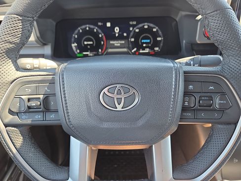 Used 2025 Toyota Tacoma TRD Off-Road image 24