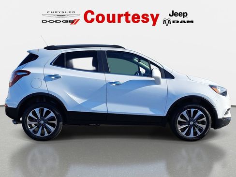 Used 2022 Buick Encore Preferred AWD/4WD image 3